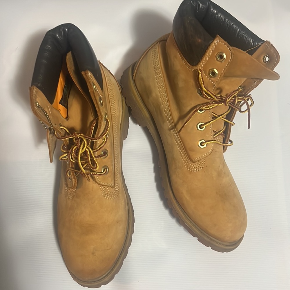 Timberland Wheat Boot Size 9.5